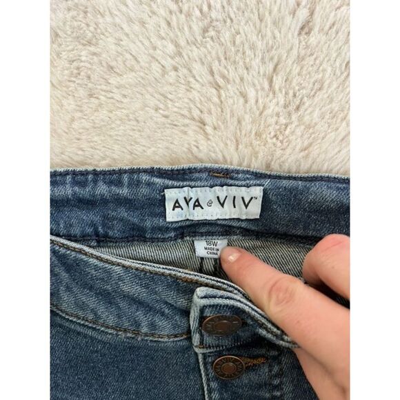 NWT Ava & Viv button Front jean shorts mid-rise Midi - Picture 3 of 7